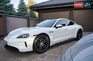 Porsche Taycan  2024