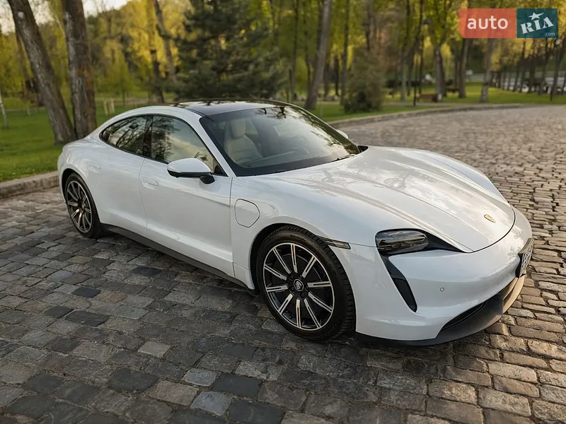 Porsche Taycan 2021