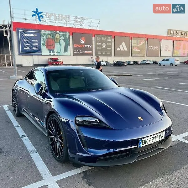 Porsche Taycan 2021