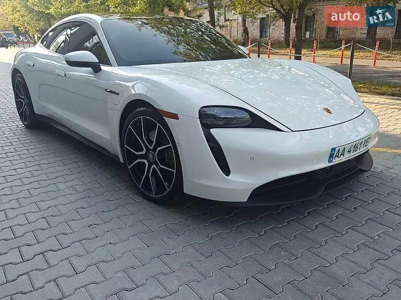 Porsche Taycan 2023
