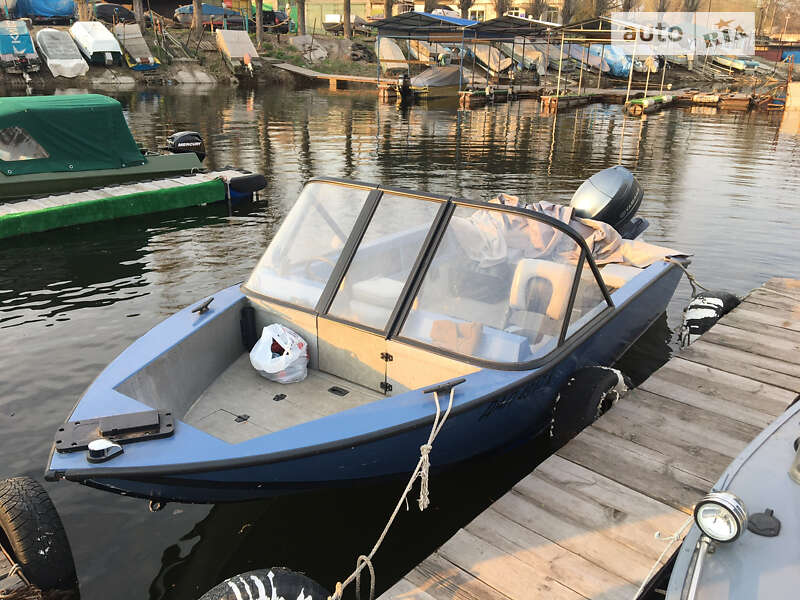 Човен Powerboat 420