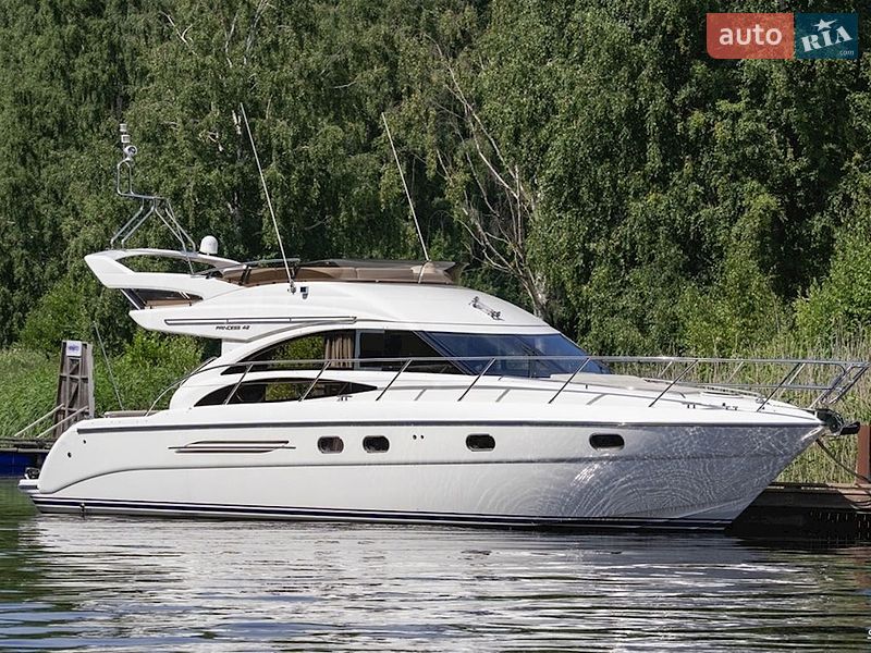 Моторна яхта Princess 42