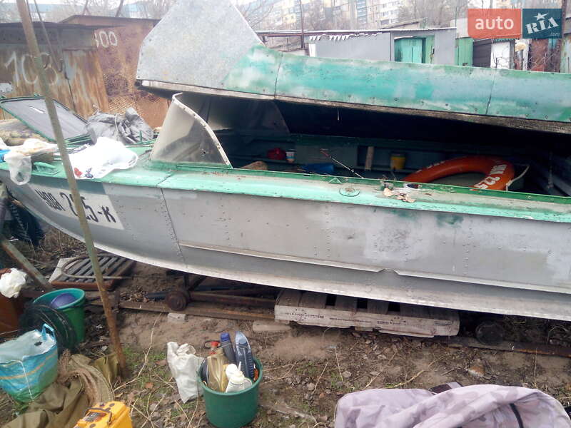 Лодка Прогресс 2 1987 в Днепре