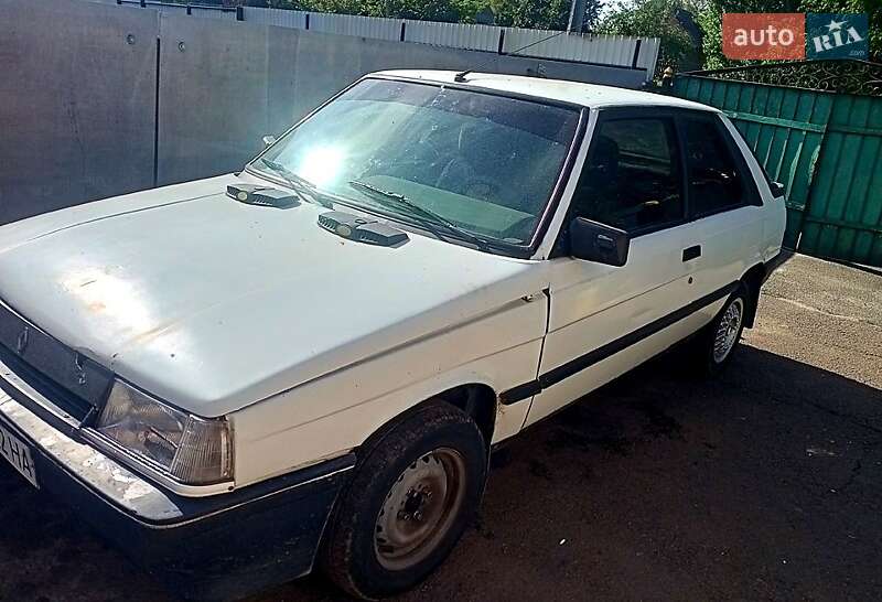 Хэтчбек Renault 11