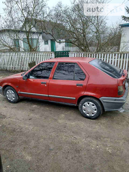 Renault 19 1990 року