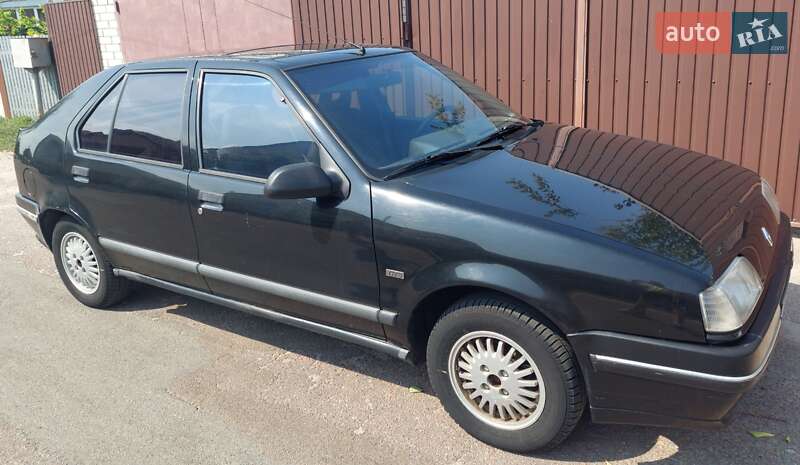 Renault 19