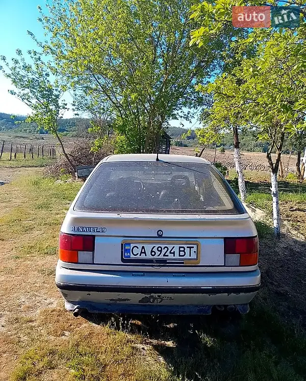 Renault 19