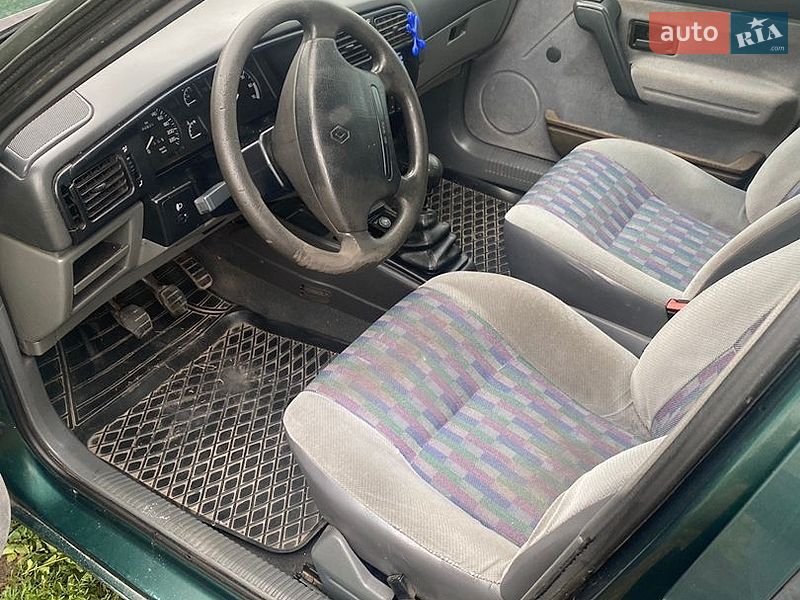 Седан Renault 19 1999 в Ровно