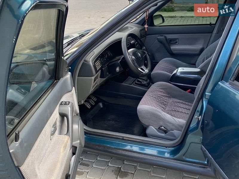 Седан Renault 19 1996 в Чорткові