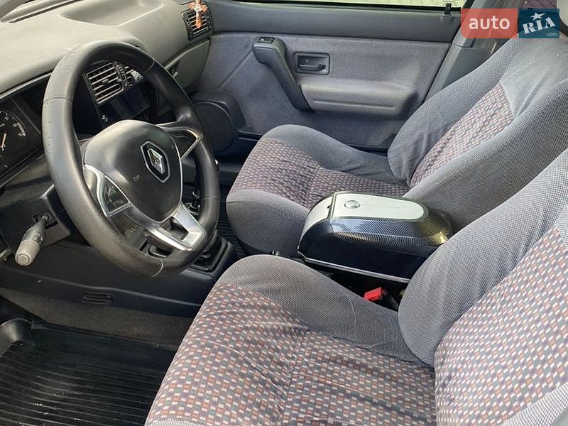 Седан Renault 19 1996 в Чорткові