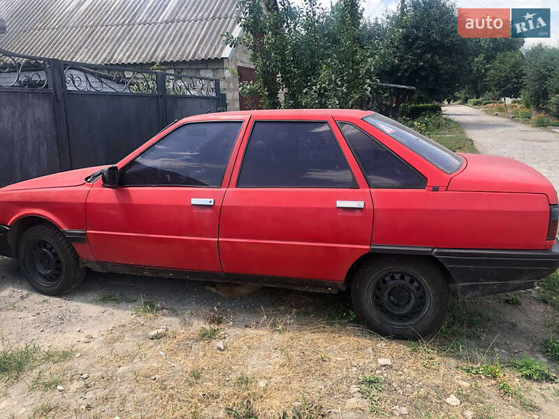 Седан Renault 21