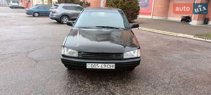 Універсал Renault 21