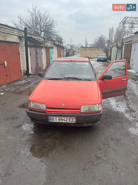 Седан Renault 21