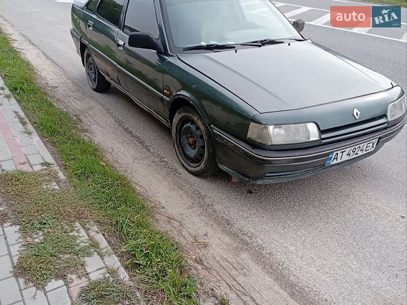 Седан Renault 21