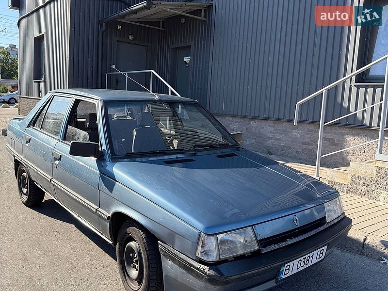 Легкові Renault 9