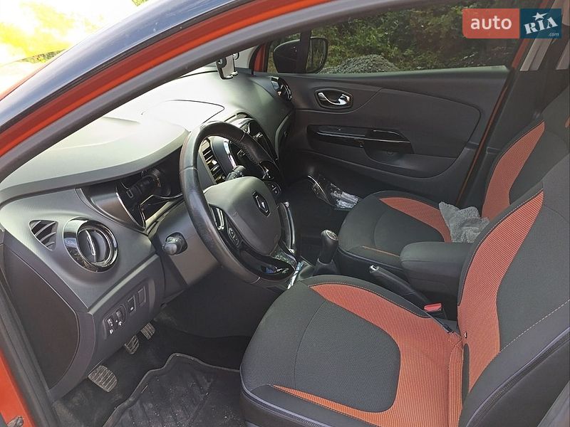 Позашляховик / Кросовер Renault Captur 2014 в Помічній