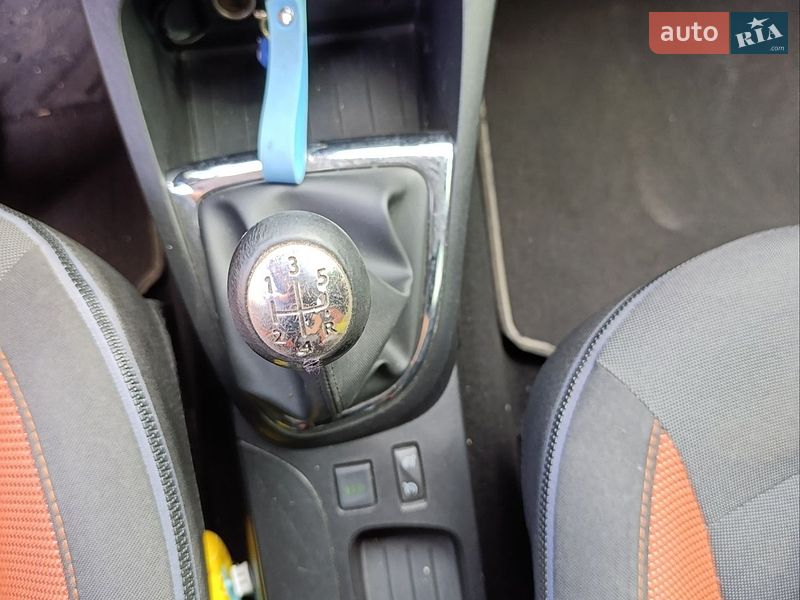 Позашляховик / Кросовер Renault Captur 2014 в Помічній