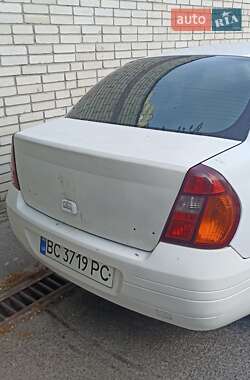 Renault Clio Symbol  2001