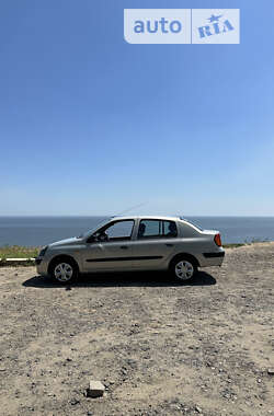 Renault Clio Symbol  2003