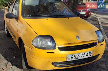 Renault Clio Symbol  2001