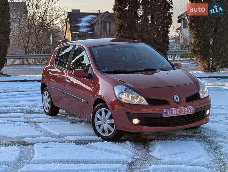 Renault Clio 2006 року в Рівному