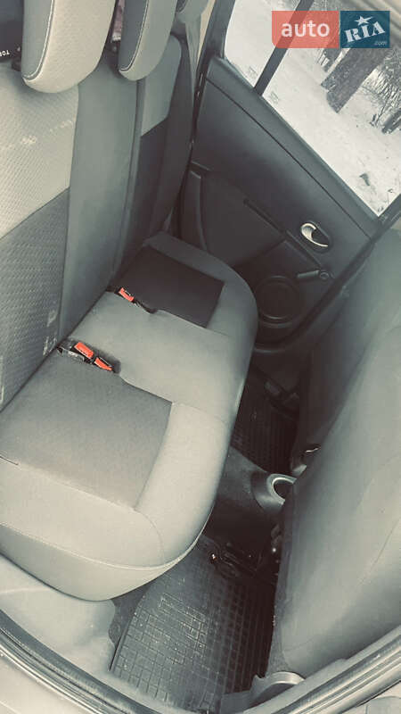 Хэтчбек Renault Clio 2009 в Александрие