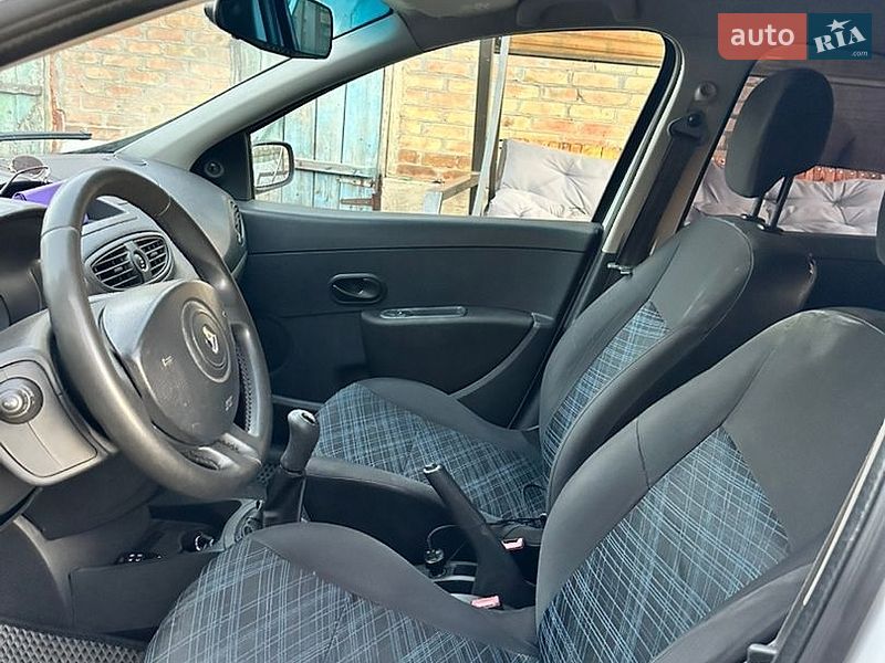 Хетчбек Renault Clio 2007 в Кропивницькому фото 7 Хетчбек Renault Clio 2007 в Кропивницькому