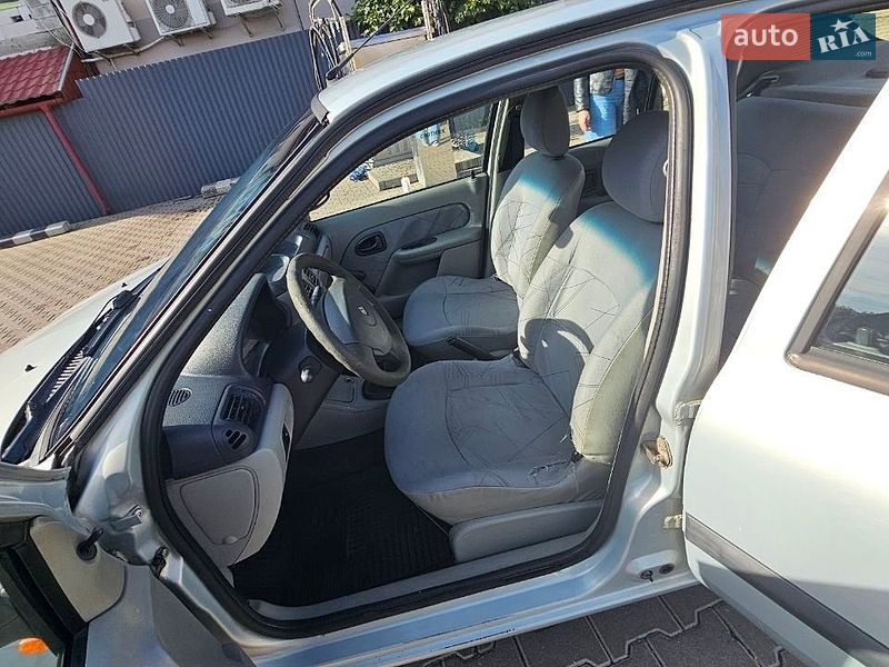 Хэтчбек Renault Clio 2003 в Мукачево