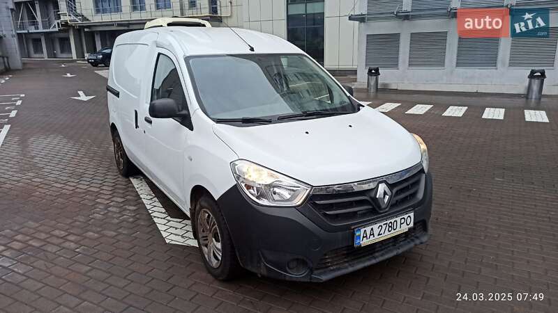 Вантажівки Renault Dokker