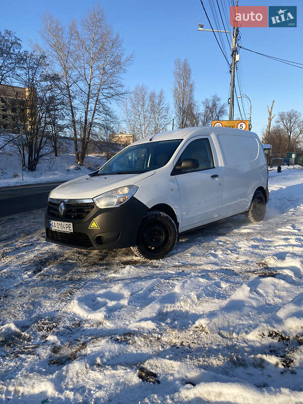 Вантажівки Renault Dokker