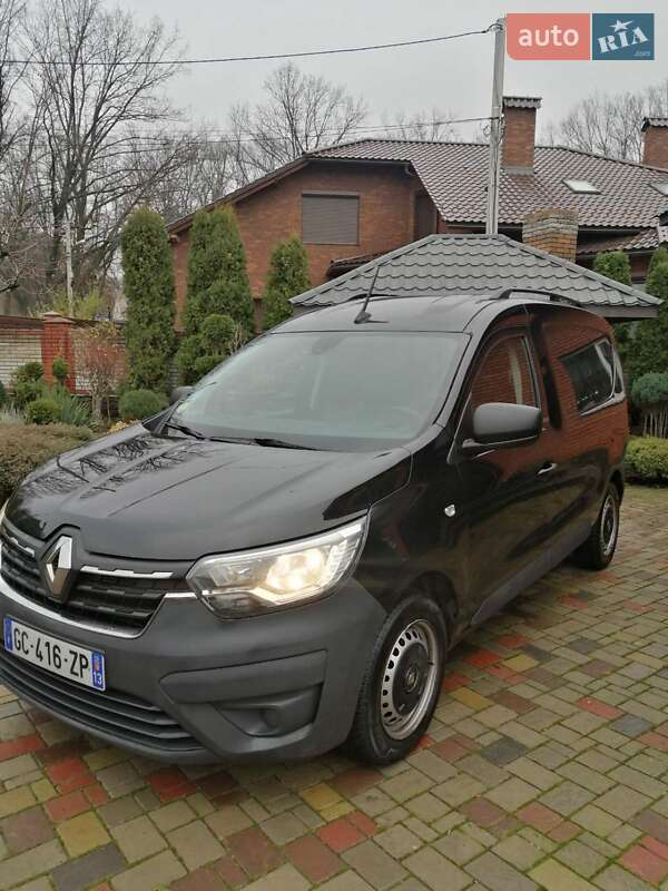 Вантажівки Renault Express