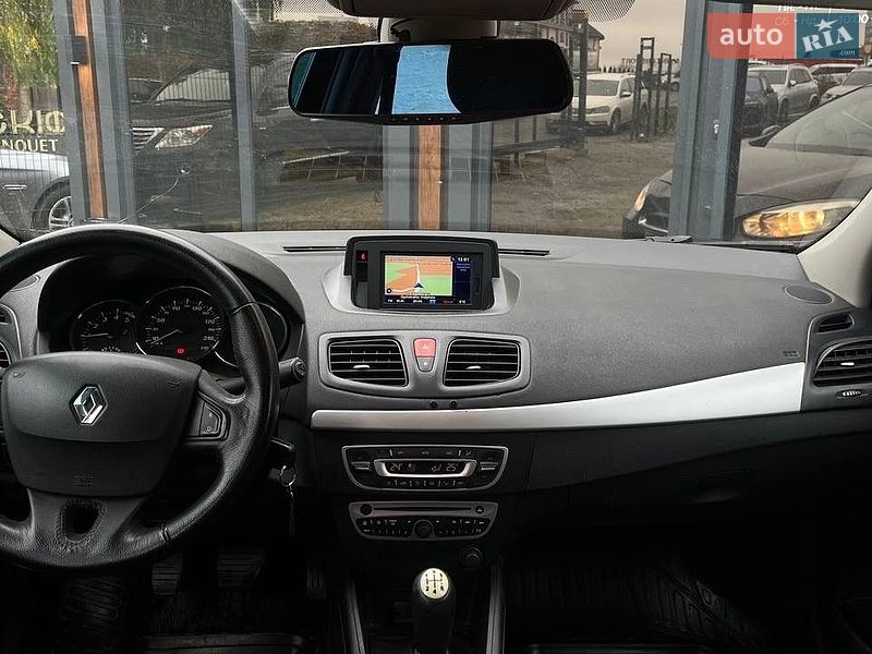 Седан Renault Fluence 2011 в Львове