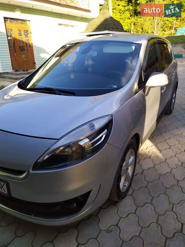 Renault Grand Scenic 2012 року в Чернівцях