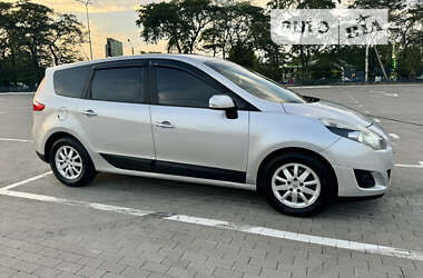 Renault Grand Scenic  2011