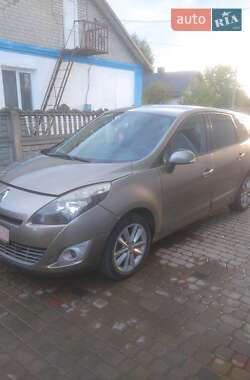 Renault Grand Scenic  2011