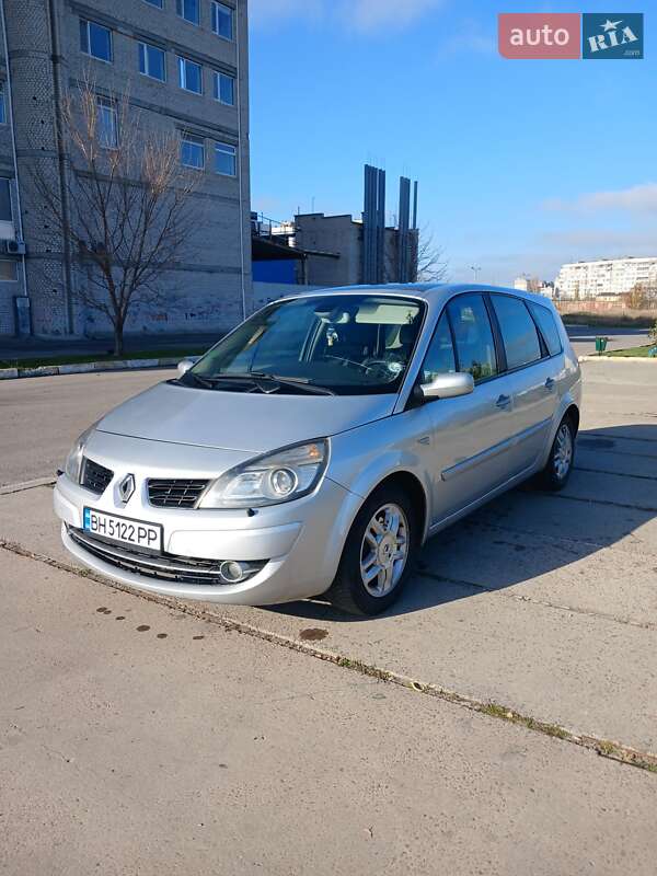 Мінівен Renault Grand Scenic