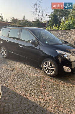 Renault Grand Scenic  2011