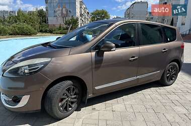 Renault Grand Scenic  2012