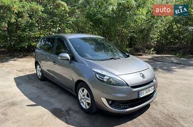 Renault Grand Scenic  2012