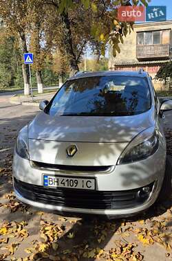 Renault Grand Scenic  2012