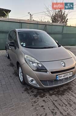 Renault Grand Scenic  2011