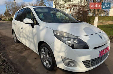 Renault Grand Scenic  2011
