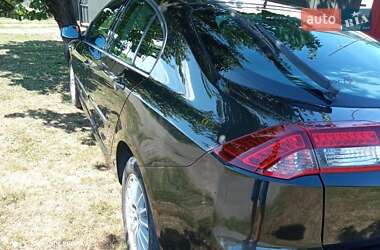 Renault Laguna  2012