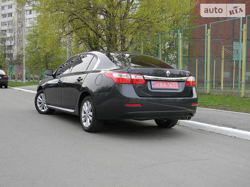Renault Latitude 2012 року