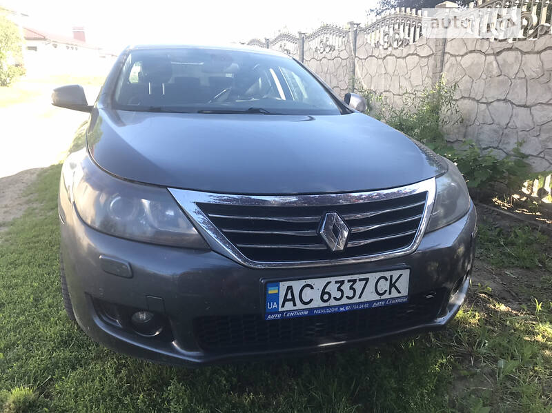 Седан Renault Latitude