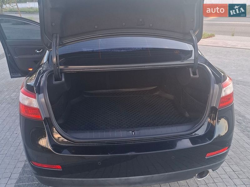 Седан Renault Latitude 2011 в Киеве