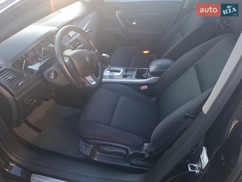 Седан Renault Latitude 2011 в Киеве