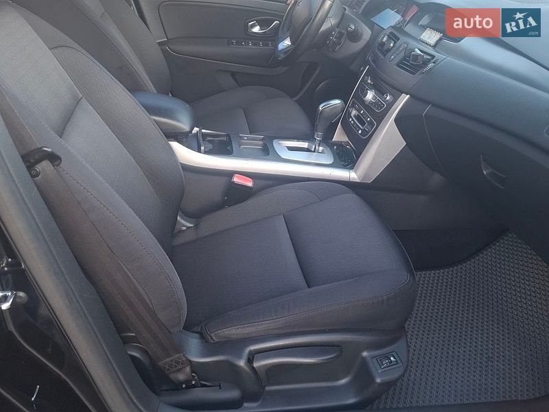 Седан Renault Latitude 2011 в Киеве