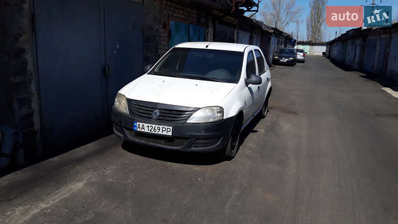 Renault Logan 2011