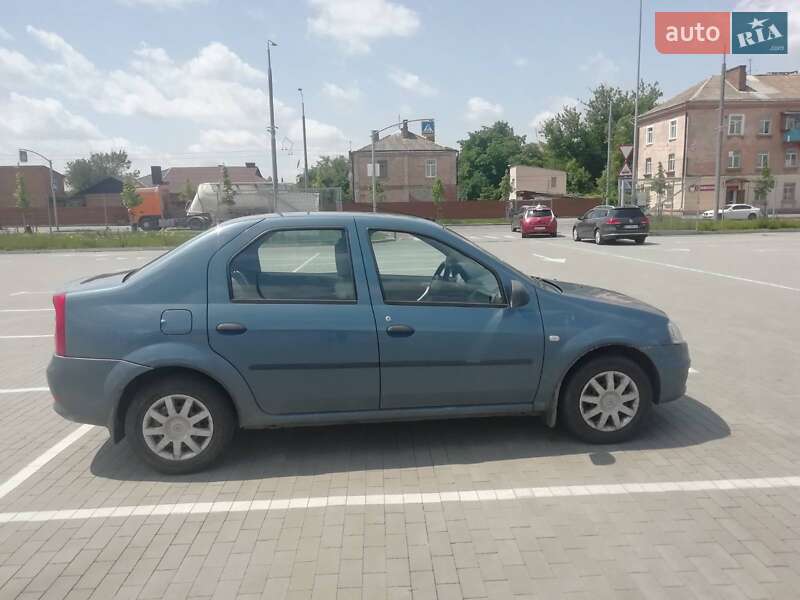 Седан Renault Logan